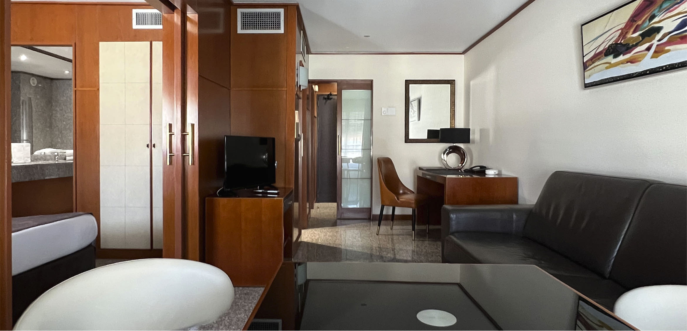 Suite 2 – Photo 2