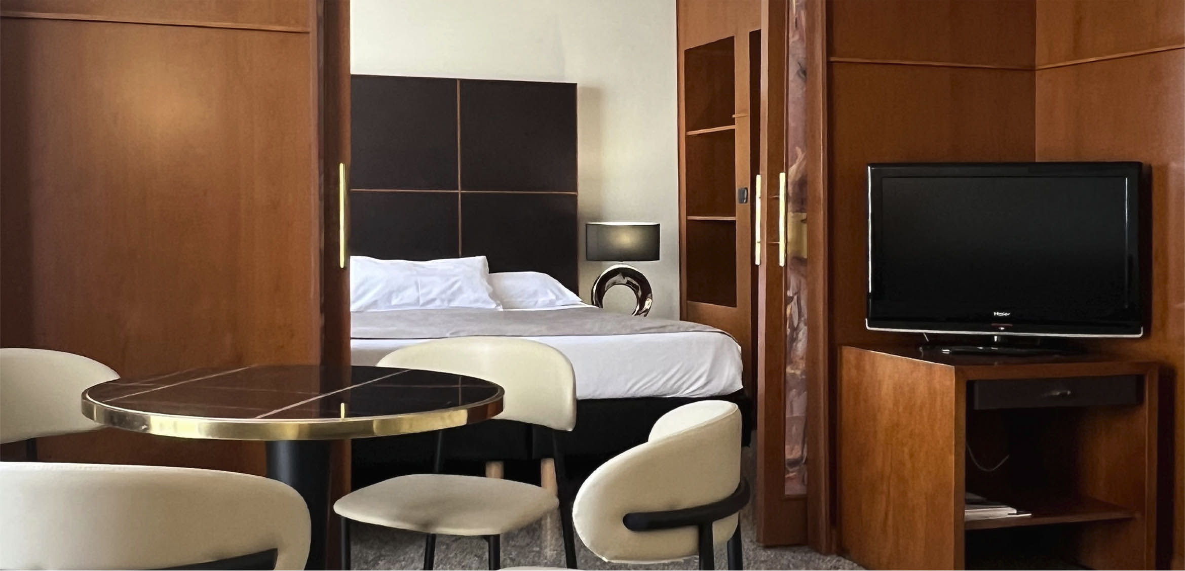 Suite 2 – Photo 3