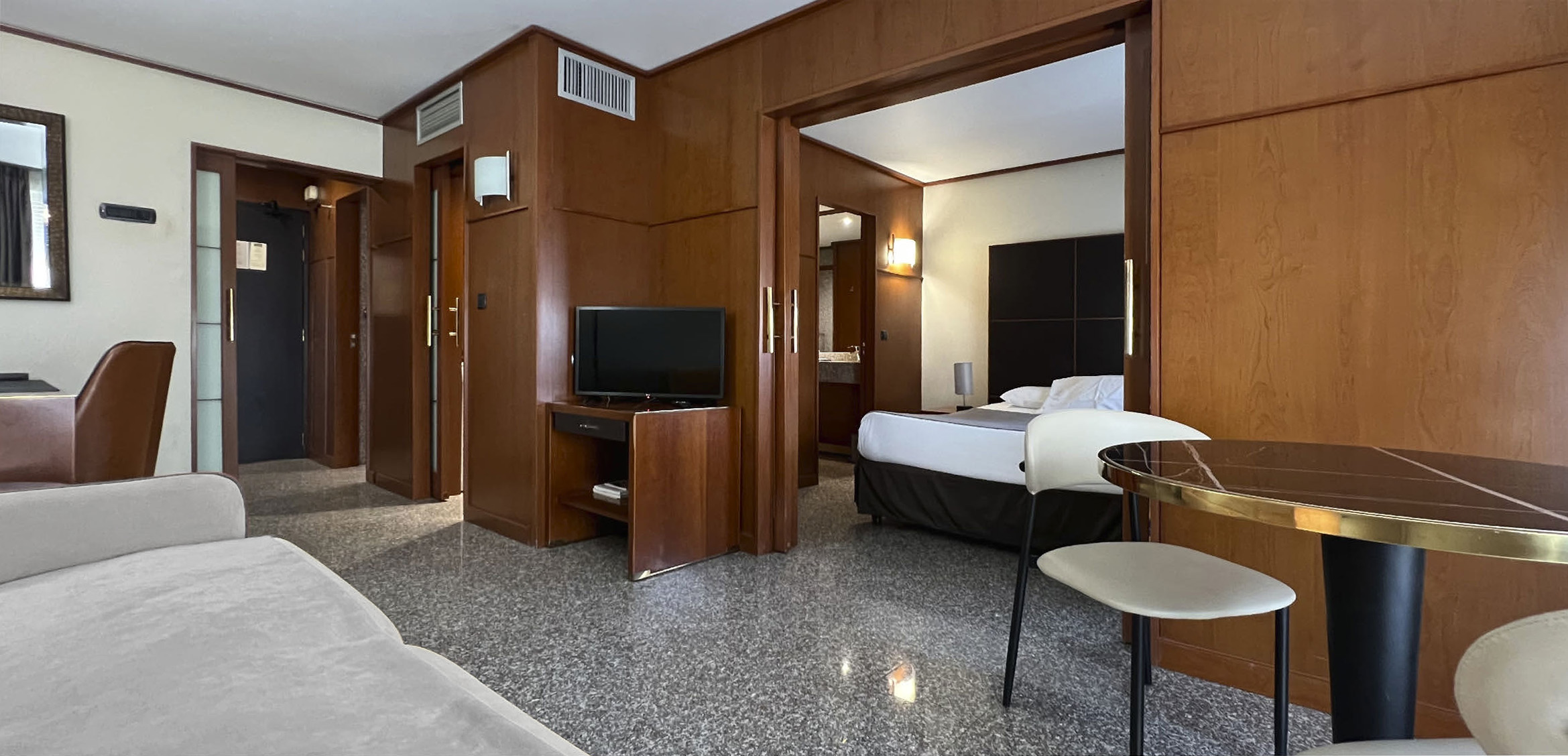 Suite 2 – Photo 1