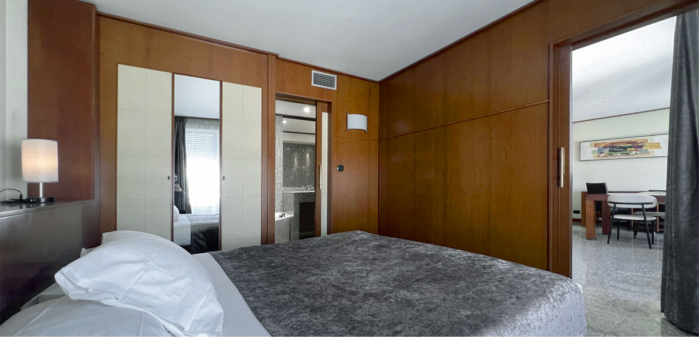 Suite 4 – Photo 2