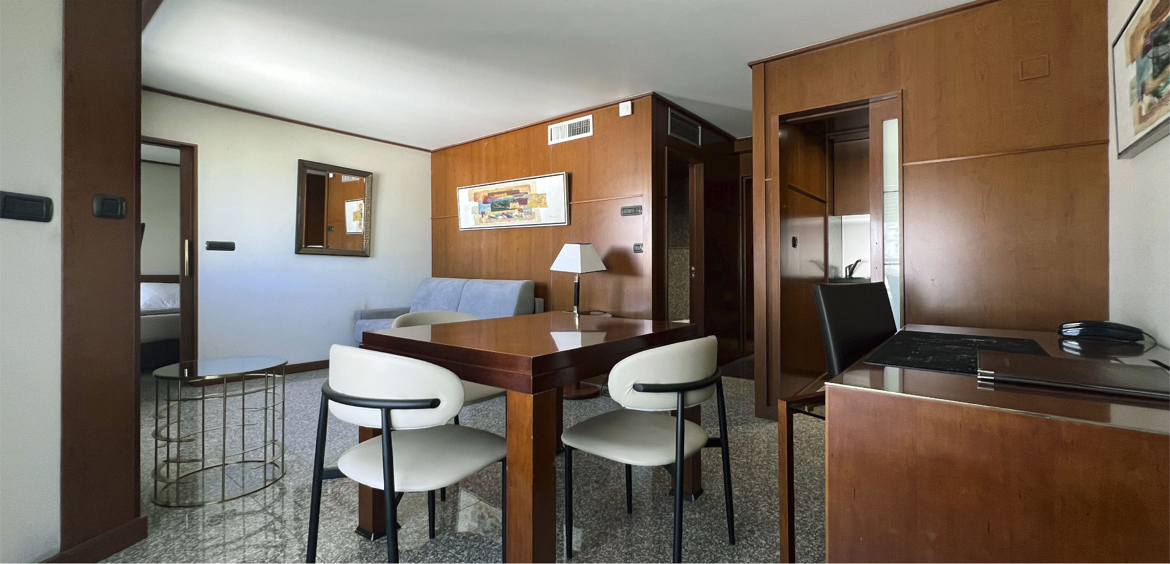 Suite 4 – Photo 1